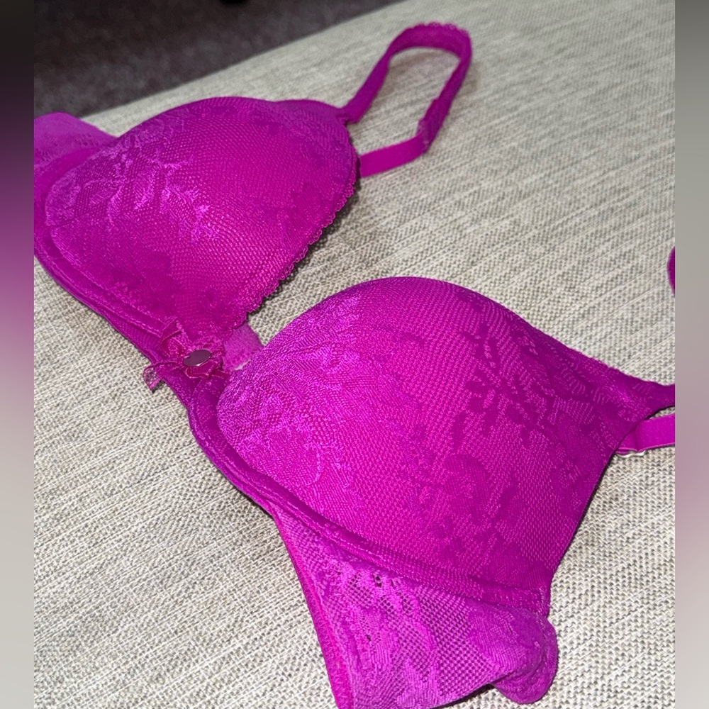 Body by Victoria - Lace Victoria’s Secret Push-up Bra - Magenta (Size 34b)